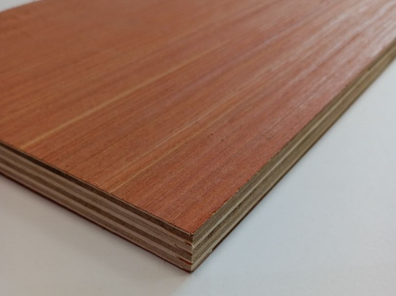 Contreplaqué Faces Rouges Tout Peuplier