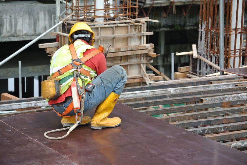 Handling with filmed plywood